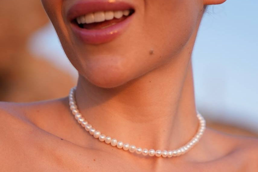 The classic pearl choker