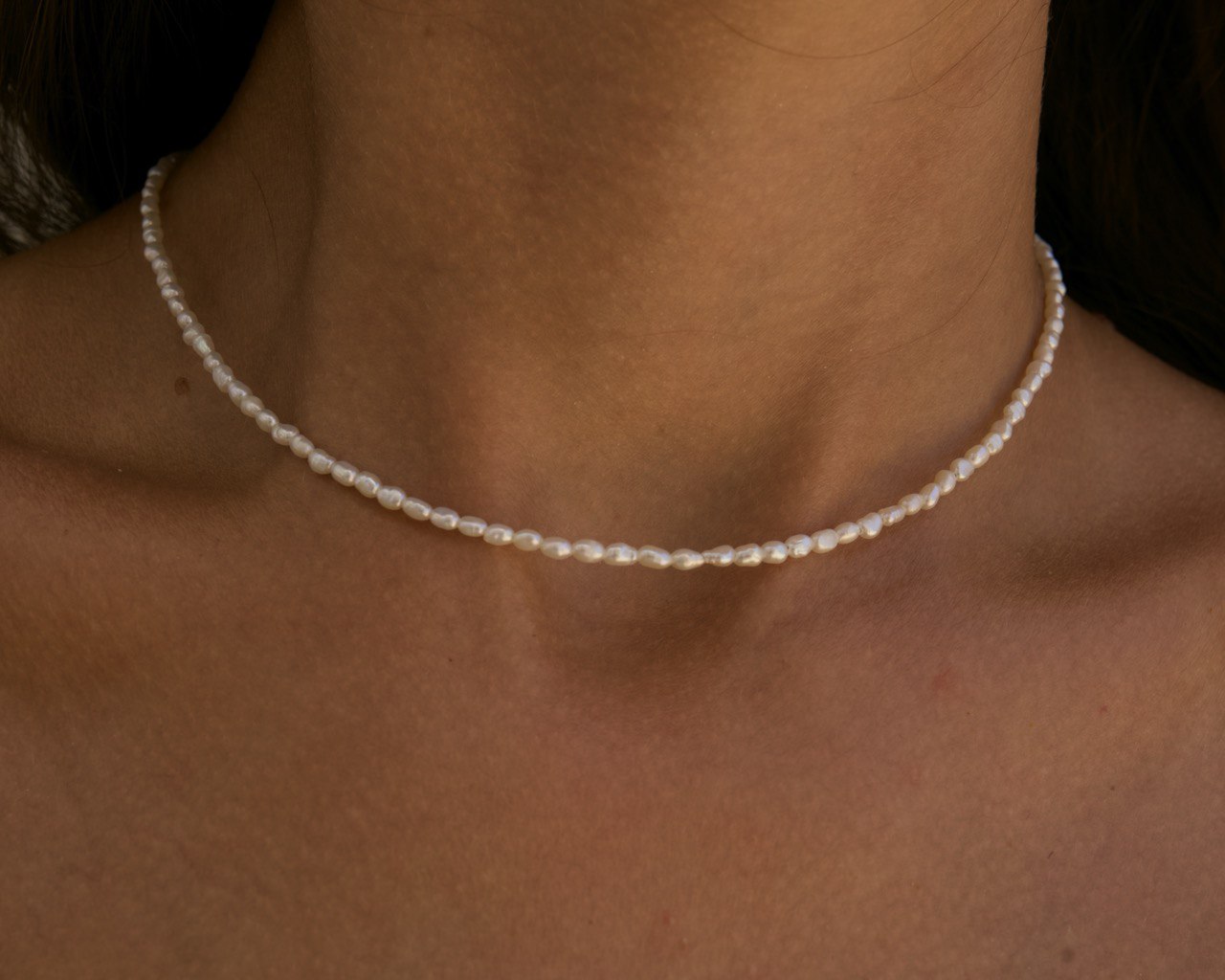 The classic mini pearl choker