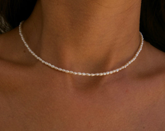The classic mini pearl choker