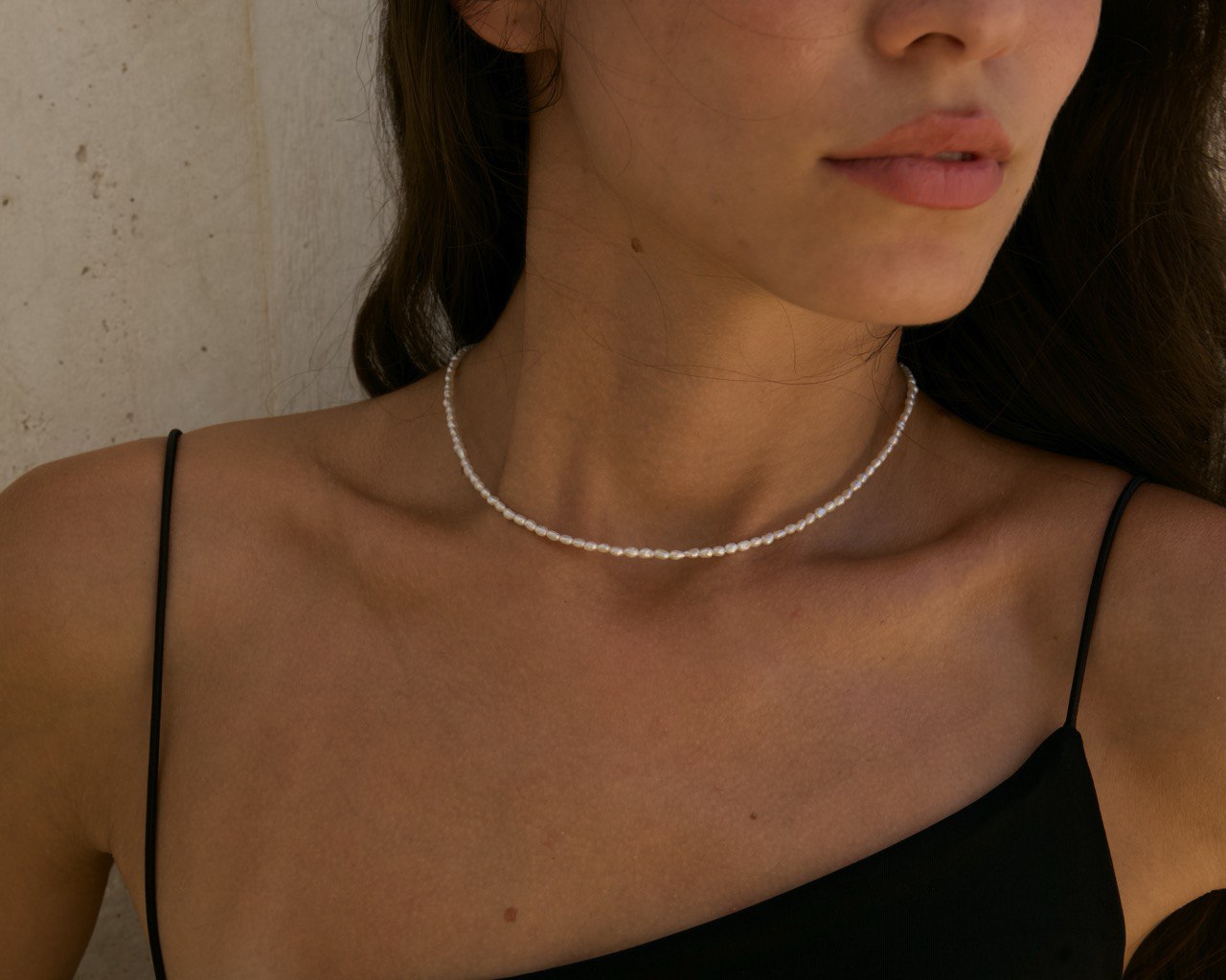 The classic mini pearl choker