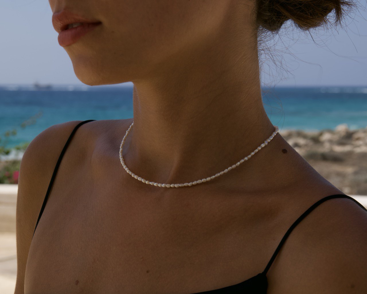 The classic mini pearl choker