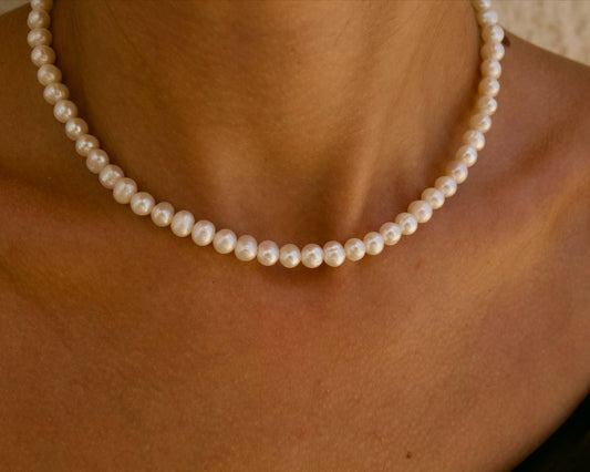 The classic pearl choker