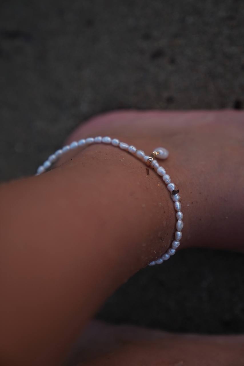 Mini pearl anklet